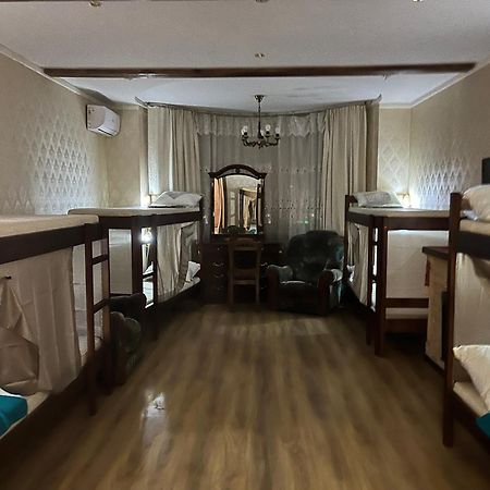 Ararat-Osokorki Hostel Kiev Bagian luar foto