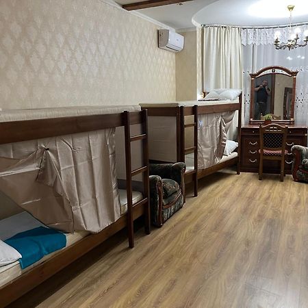 Ararat-Osokorki Hostel Kiev Bagian luar foto