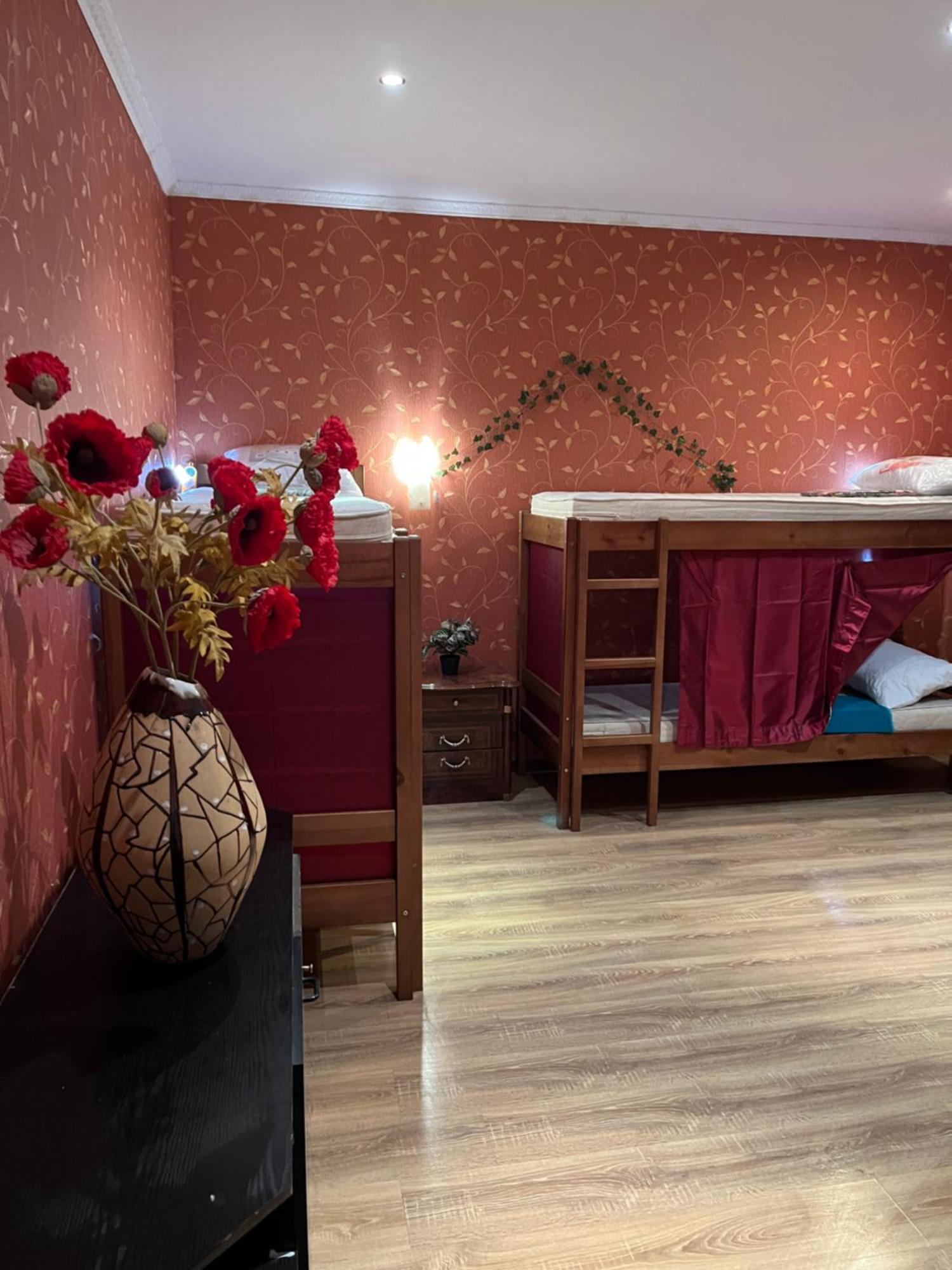 Ararat-Osokorki Hostel Kiev Bagian luar foto