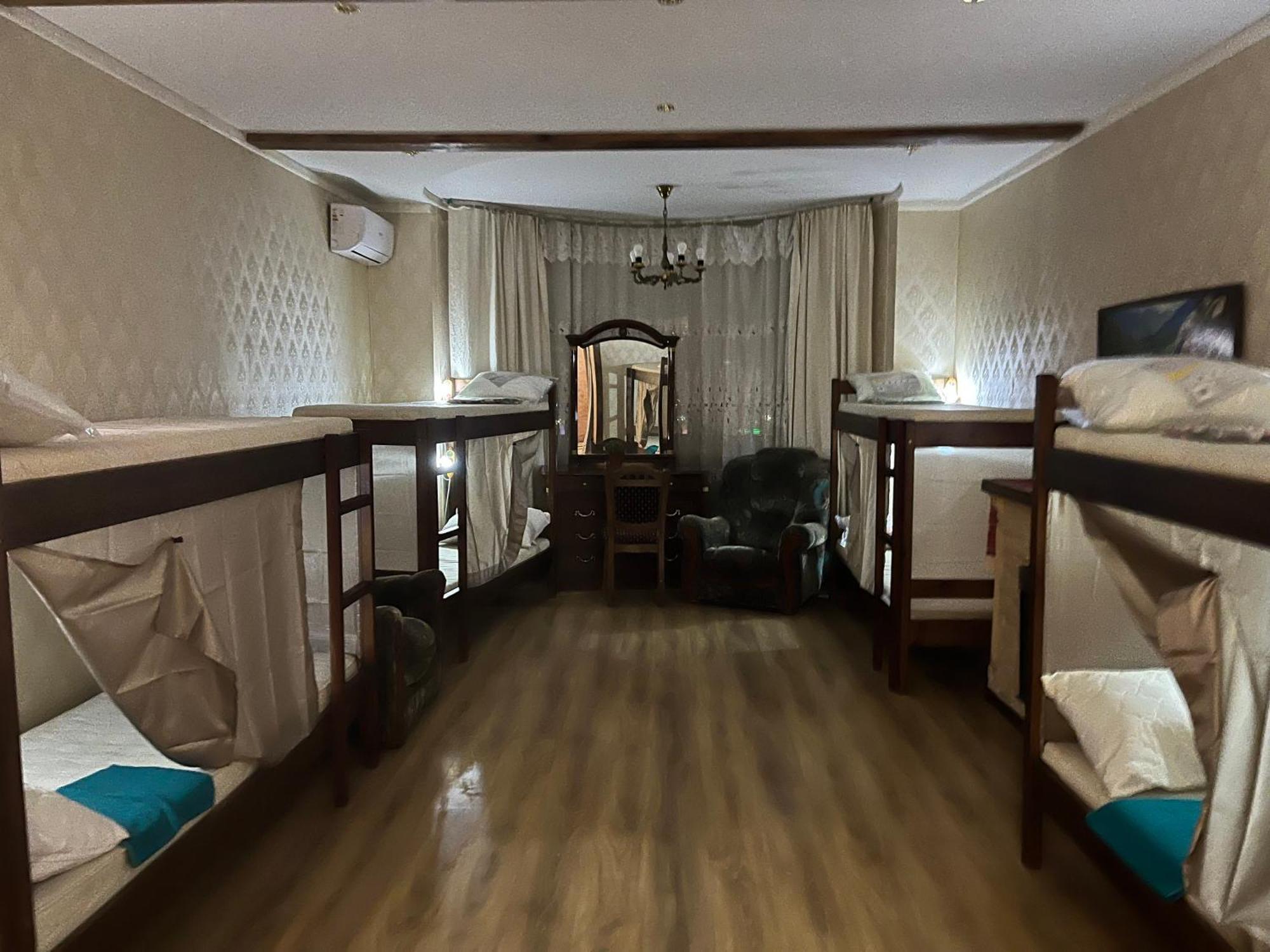 Ararat-Osokorki Hostel Kiev Bagian luar foto