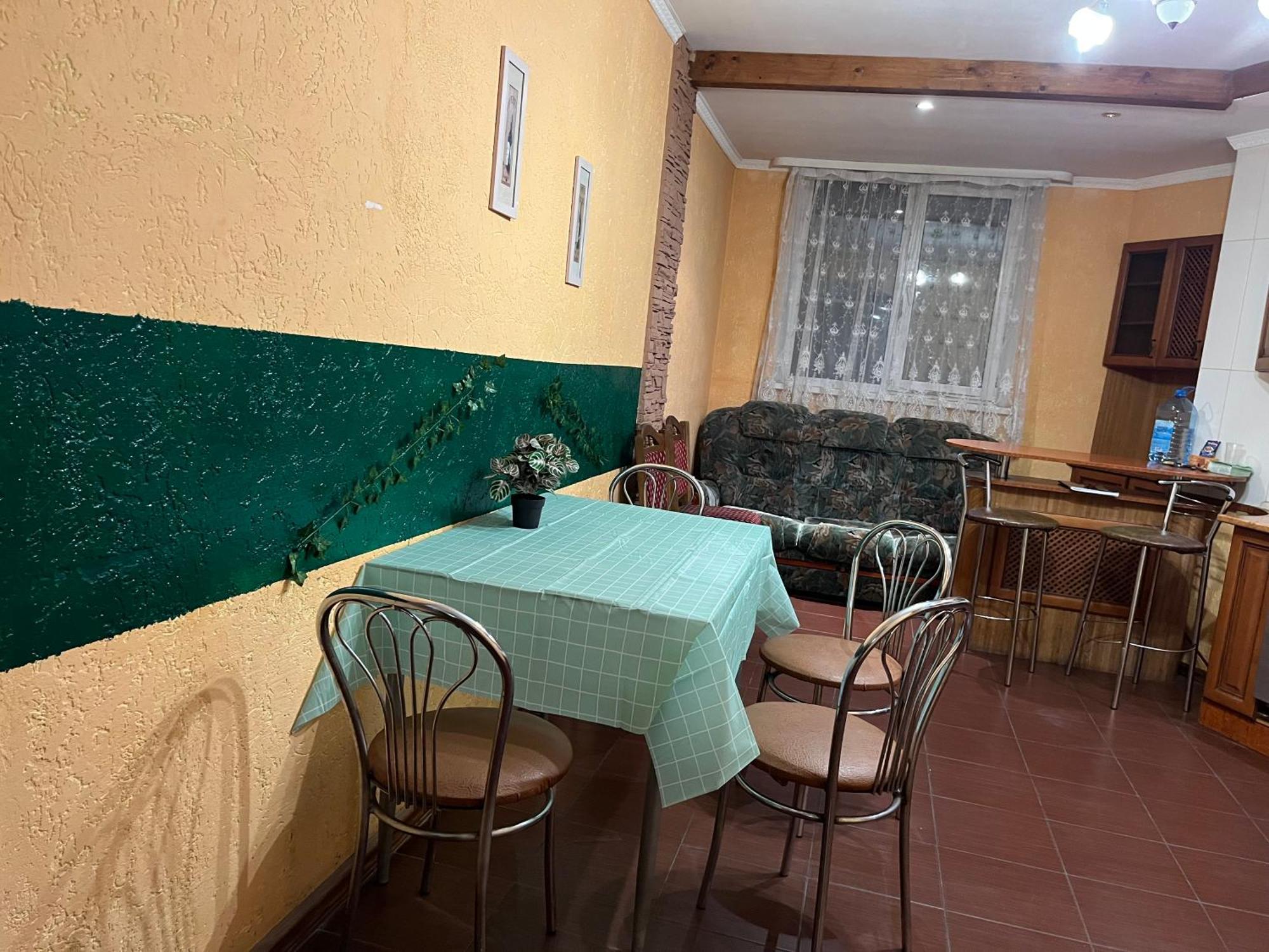 Ararat-Osokorki Hostel Kiev Bagian luar foto