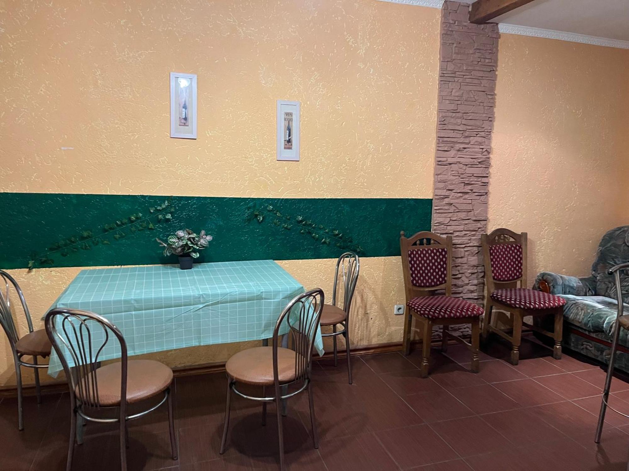 Ararat-Osokorki Hostel Kiev Bagian luar foto